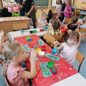  Malowanie bombek - warsztaty plastyczne.