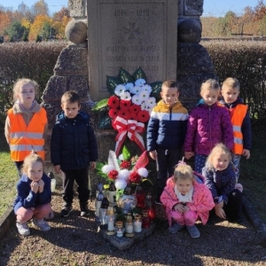  Wizyta na cmentarzu- Oddział przedszkolny Rudy Rysie 
