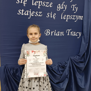 Katarzyna Czarna uczennica kl. 2 a - laureatka ogólnopolskiego konkursu z dyplomem. Kliknięcie na zdjęcie spowoduje jego powiększenie do rozmiaru oryginalnego.