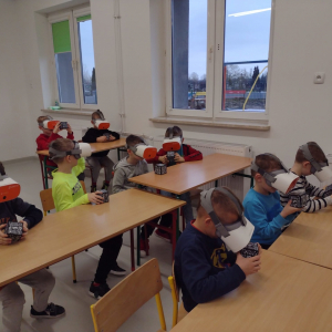  Laboratoria Przyszłości - okulary VR i aparat cyfrowy kl. I a 