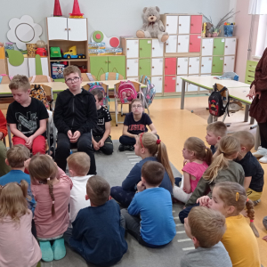 Projekt edukacyjny "ABC dobrego wychowania"-uczniowie kl. V a w oddziale przedszkolnym w Szczurowej
