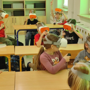 Zajęcia z okularami VR na świetlicy szkolnej