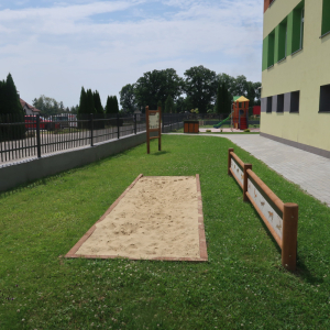 Bieżnia z piaskiem zakupiona w ramach projektu Klasa z Drewna.  Kliknięcie na zdjęcie spowoduje jego powiększenie do rozmiaru oryginalnego.