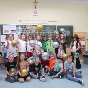 Klasa 3 a wraz z wychowawczynią podczas andrzejek. Kliknięcie na zdjęcie spowoduje jego powiększenie do rozmiaru oryginalnego.