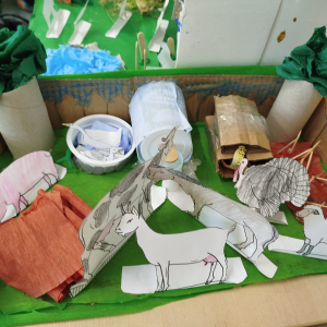 Farma ze zwierzątkami zrobiona przez jednego z uczniów kl. 3 b  w ramach ekologicznego projektu. Kliknięcie na zdjęcie spowoduje jego powiększenie do rozmiaru oryginalnego.