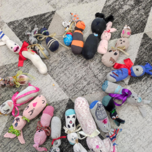 Skarpetkowe zwierzątka wykonane w ramach projektu ekologicznego. Kliknięcie na zdjęcie spowoduje jego powiększenie do rozmiaru oryginalnego.