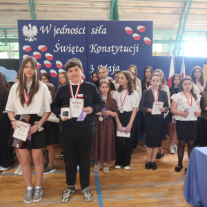 Justyna Makowska z kl. 7 b i Piotr Łoboda z kl. 8 a - laureaci 3 miejsca w konkursie "Aktywna Wiosna". Kliknięcie na zdjęcie spowoduje jego powiększenie do rozmiaru oryginalnego.