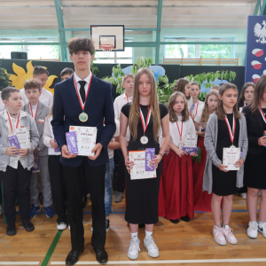 Patrycja Chwała z kl. 8 a i Adrian Czaja z kl. 7 b - laureaci II miejsca w konkursie "Aktywna Wiosna" - grupa wiekowa klk. 7-8. Kliknięcie na zdjęcie spowoduje jego powiększenie do rozmiaru oryginalnego.