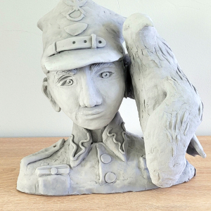 Popiersie Józefa Franczaka "Lalusia" - Żołnierza Wyklętego wykonane w glinie przez uczennicę kl. 8 b Milenę Jastrzembską. Rzeźba wyróżniona w XIV edycji Ogólnopolskiego Konkursu „Żołnierze Wyklęci – Bohaterowie Niezłomni”. Kliknięcie na zdjęcie spowoduje jego powiększenie do rozmiaru oryginalnego.