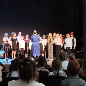Koncert uczniów Szkoły Muzycznej 1 Stopnia z Koszyc  w Gminnym Centrum Kultury Czytelnictwa i Sportu w Szczurowej dedykowany dla przedszkolaków  i uczniów kl. 1-5 Zespołu Szkół w Szczurowej. Kliknięcie na zdjęcie spowoduje jego powiększenie do rozmiaru oryginalnego.