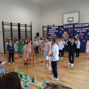 Inscenizacja przygotowana przez uczniów klas 3 dla swoich rodziców. Kliknięcie na zdjęcie spowoduje jego powiększenie do rozmiaru oryginalnego.
