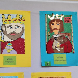 Portret Bolesława Chrobrego wykonany samodzielnie przez uczennicę klasy 3b Karolinę Nitę na konkurs. Kliknięcie na zdjęcie spowoduje jego powiększenie do rozmiaru oryginalnego.