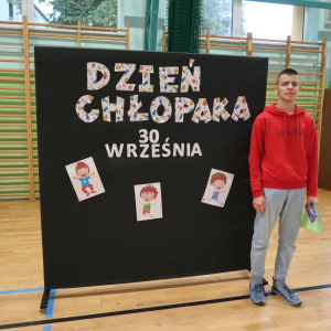 Uczniowie wyróżnieni w kategorii: Przystojniacy: Julian Grzywiński, Antoni Turaczy, Wiktor Siudut. Kliknięcie na zdjęcie spowoduje jego powiększenie do rozmiaru oryginalnego.