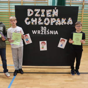 Uczniowie wyróżnieni w kategorii: Człowiek orkiestra: Alan Banaś, Arkadiusz Cierniak, Szymon Toński. Kliknięcie na zdjęcie spowoduje jego powiększenie do rozmiaru oryginalnego.