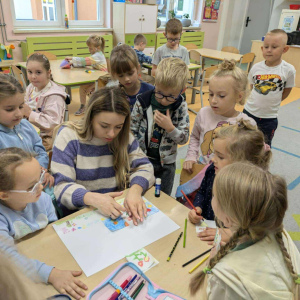 Warsztaty ze szkolnym psychologiem w zerówce. Kliknięcie na zdjęcie spowoduje jego powiększenie do rozmiaru oryginalnego.