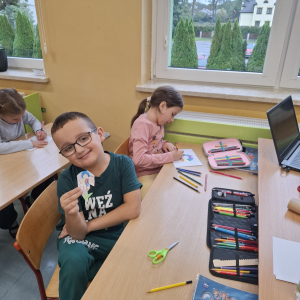 Klasa 1 a w trakcie warsztatów ze szkolnym psychologiem. Kliknięcie na zdjęcie spowoduje jego powiększenie do rozmiaru oryginalnego.
