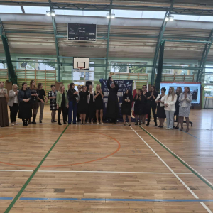 Grono Pedagogiczne Zespołu Szkół w Szczurowej świętuje Dzień Nauczyciela. Kliknięcie na zdjęcie spowoduje jego powiększenie do rozmiaru oryginalnego.