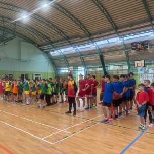 Reprezentacje szkół z terenu Gminy Szczurowa biorące udział w Igrzyskach Dzieci i Młodzieży w Szczurowej. Kliknięcie na zdjęcie spowoduje jego powiększenie do rozmiaru oryginalnego.