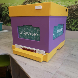 Ul edukacyjny prezentowany uczniom w ramach warsztatów w klasach 3. Kliknięcie na zdjęcie spowoduje jego powiększenie do rozmiaru oryginalnego.