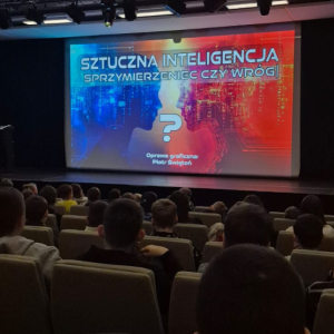 Uczniowie klas 6 i 7 b w trakcie oglądania lekcji o AI w bibliotece w Brzesku. Kliknięcie na zdjęcie spowoduje jego powiększenie do rozmiaru oryginalnego.
