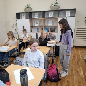 Klasa 5 b w trakcie warsztatów. Kliknięcie na zdjęcie spowoduje jego powiększenie do rozmiaru oryginalnego.