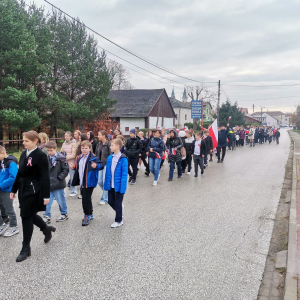 Marsz Niepodległości w Szczurowej zorganizowany przez Dyrekcję, nauczycieli i uczniów Zespołu Szkół w Szczurowej.  Kliknięcie na zdjęcie spowoduje jego powiększenie do rozmiaru oryginalnego.