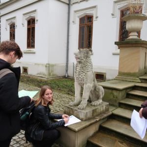 Jedno z zadań gry terenowej związane z Pałacem Kępińskich. Kliknięcie na zdjęcie spowoduje jego powiększenie do rozmiaru oryginalnego.