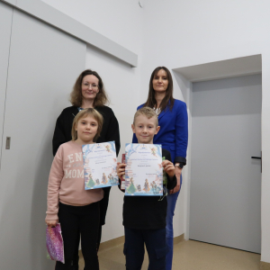 Wyróżnieni w Szkolnym Konkursie Pięknego Czytania: Alicja Gwzidała z kl. 2 b i Wojciech Janisz z kl. 2 a. Kliknięcie na zdjęcie spowoduje jego powiększenie do rozmiaru oryginalnego.