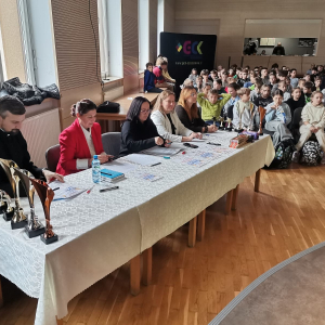Komisja szkolnej edycji Mam Talent z panią Dyrektor Joanną Ozorką-Krawczyk na czele. Kliknięcie na zdjęcie spowoduje jego powiększenie do rozmiaru oryginalnego.