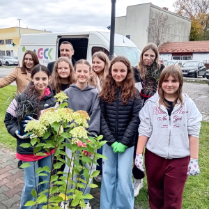 Wolontariusze wraz z przedstawicielami KBS Szczurowa. Kliknięcie na zdjęcie spowoduje jego powiększenie do rozmiaru oryginalnego.