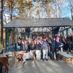 Wspólne zdjęcie z wizyty w Zagrodzie Przyrodniczej Bella Koza. Kliknięcie na zdjęcie spowoduje jego powiększenie do rozmiaru oryginalnego.