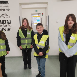 Uczniowie przebrani za Patrol Tabliczki Mnożenia. Kliknięcie na zdjęcie spowoduje jego powiększenie do rozmiaru oryginalnego.