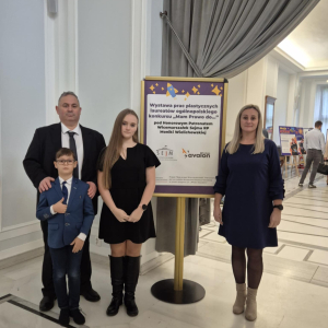 Państwo Romanowscy z córką Roksaną i synem w Sejmie RP. Kliknięcie na zdjęcie spowoduje jego powiększenie do rozmiaru oryginalnego.