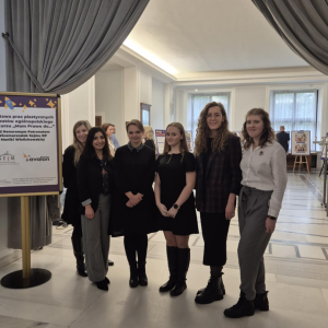 Pani Magdalena Małek i Roksana Romanowska z przedstawicielkami Fundacji Avalon. Kliknięcie na zdjęcie spowoduje jego powiększenie do rozmiaru oryginalnego.