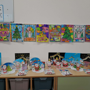 Prace plastyczne przygotowane przez uczniów klas 1-3. Klikniecie na zdjęcie spowoduje jego powiększenie do rozmiaru oryginalnego.