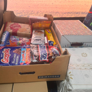 Produkty ofiarowane przez społeczność szkolną dzieciom z Domu Dziecka w Jasieniu. Kliknięcie na zdjęcie spowoduje jego powiększenie do rozmiaru oryginalnego.