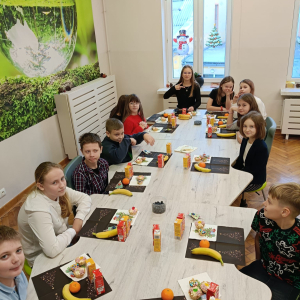 Klasa 5 b je wigilijne potrawy. Kliknięcie na zdjęcie spowoduje jego powiększenie do rozmiaru oryginalnego.