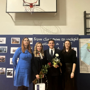 Państwo Chacon z panią Hałyną Seńczyk oraz panią Kingą Gurak-Gicalą. Kliknięcie na zdjęcie spowoduje jego powiększenie do rozmiaru oryginalnego.