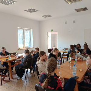 Poczęstunek przygotowany dla uczniów przez Sołtysa Rząchowej. Kliknięcie na zdjęcie spowoduje jego powiększenie do rozmiaru oryginalnego.