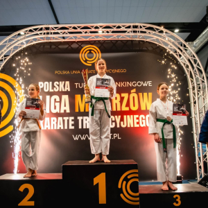 Wiktoria Bogusz - laureatka 3 miejsca w zawodach karate. Kliknięcie na zdjęcie spowoduje jego powiększenie do rozmiaru oryginalnego.