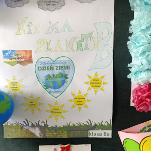 Plakat przygotowany przez klasę 8 a. Kliknięcie na zdjęcie spowoduje jego powiększenie do rozmiaru oryginalnego.