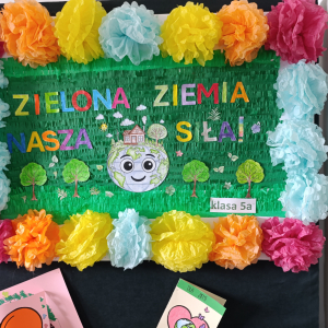 Plakat klasy 5 a nagrodzony 3 miejscem w konkursie z okazji Dnia Ziemi. Kliknięcie na zdjęcie spowoduje jego powiększenie do rozmiaru oryginalnego.