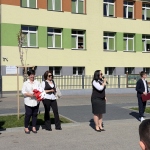 Przemówienie pani Dyrektor Joanny Ozorki-Krawczyk na akademii z okazji święta Konstytucji 3 maja. Zdjęcia Urząd Gminy Szczurowa. Kliknięcie na zdjęcie spowoduje jego powiększenie do rozmiaru oryginalnego.