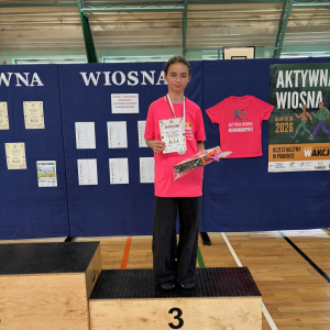 Maja Domagała z kl. 7a laureatka 3 miejsca w wyzwaniu sportowym "Aktywna Wiosna". Kliknięcie na zdjęcie spowoduje jego powiększenie do rozmiaru oryginalnego.