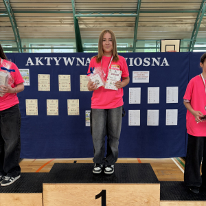 Magdalena Majka z kl. 7b laureatka 1 miejsca w wyzwaniu sportowym "Aktywna Wiosna". Kliknięcie na zdjęcie spowoduje jego powiększenie do rozmiaru oryginalnego.
