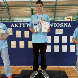 Franciszek Szafraniec z kl. 7b laureat 1 miejsca w wyzwaniu sportowym "Aktywna Wiosna". Kliknięcie na zdjęcie spowoduje jego powiększenie do rozmiaru oryginalnego.