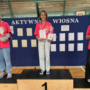 Karolina Nita z kl. 4b laureatka 1 miejsca w wyzwaniu sportowym "Aktywna Wiosna". Kliknięcie na zdjęcie spowoduje jego powiększenie do rozmiaru oryginalnego.