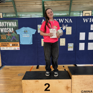 Zofia Ostrowska z kl. 8a laureatka 2 miejsca w wyzwaniu sportowym "Aktywna Wiosna". Kliknięcie na zdjęcie spowoduje jego powiększenie do rozmiaru oryginalnego.