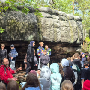 Uczniowie na wycieczce 2 dniowej w Kotlinie Kłodzkiej. Kliknięcie na zdjęcie spowoduje jego powiększenie do rozmiaru oryginalnego.