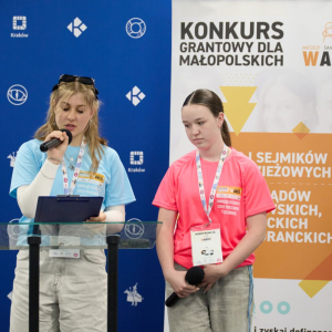 Nasze uczennice referują udział w projekcie "Aktywna Wiosna". Kliknięcie na zdjęcie spowoduje jego powiększenie do rozmiaru oryginalnego.